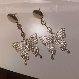Fashion Nova butterfly gold diamond earrings ! 🦋